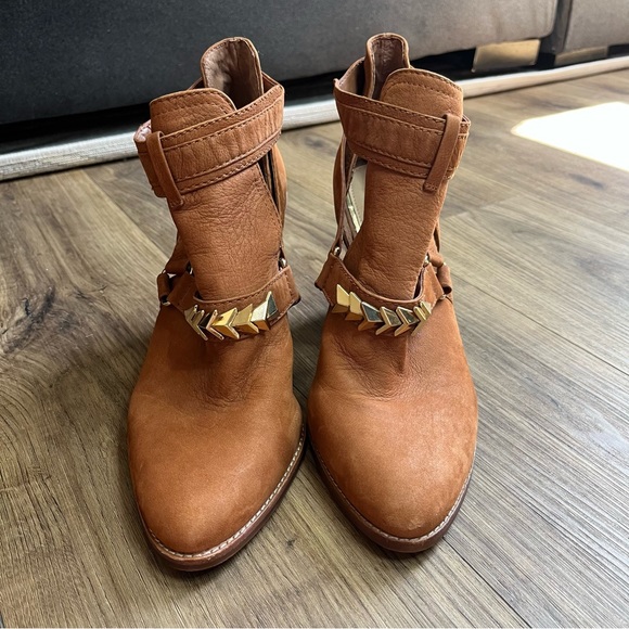 Gianni Bini Booties with Gold Embellishments Ankle Buckle US 9 Cognac Leather - Picture 2 of 9